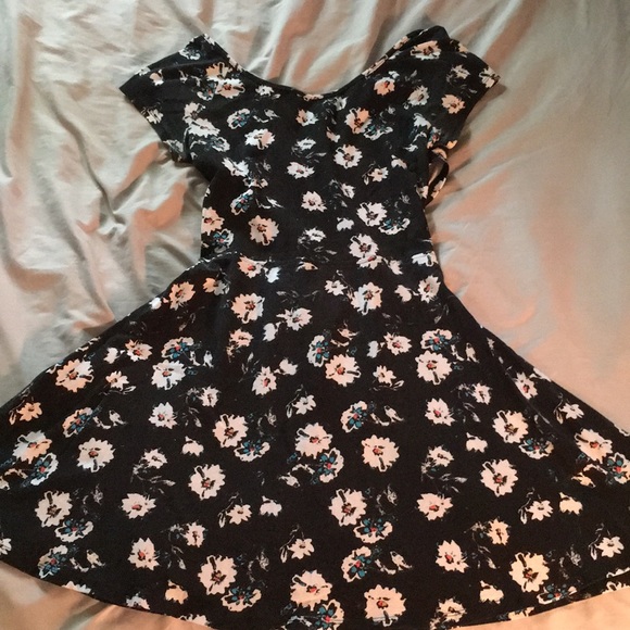 Black dress with floral pattern - Picture 1 of 4